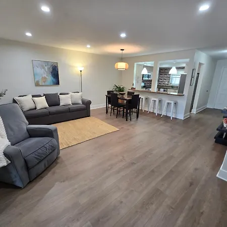 Luxurious & Spacious Townhouse In Prime Location Apartment